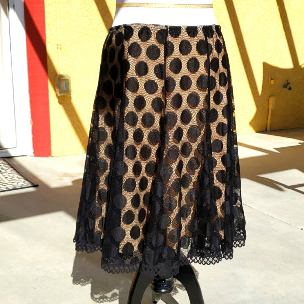 Karen Kane, lined skirt sz small, black circle pattern w/nude lining